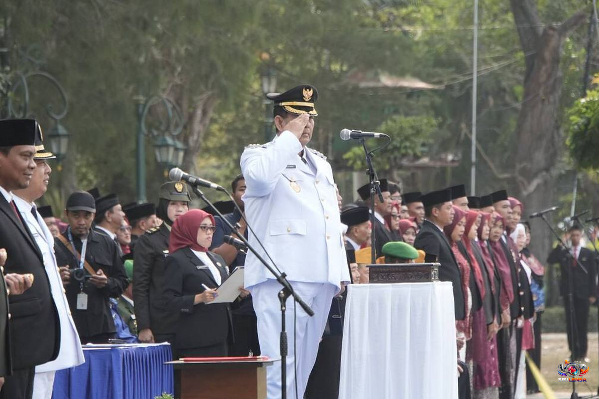 Tanpa Tenda dan Kursi VIP, Pejabat Kulon Progo Berdiri Bersama Peserta Upacara HUT ke-81 RI