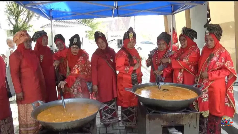 Sumbar Kirim 5 Ton Rendang untuk Korban Gempa NTT, Pengiriman Perdana 700 Kilogram