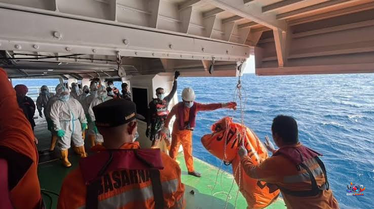Dua Korban Kembali Ditemukan di Dalam KM Virgo 8, Dievakuasi ke Banjarmasin dengan Helikopter
