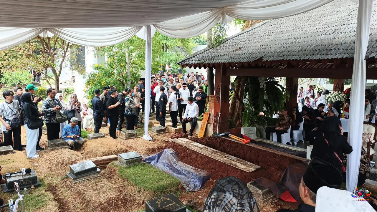 Guruh Soekarnoputra Dimakamkan di Samping Ibunda Fatmawati di TPU Karet Bivak