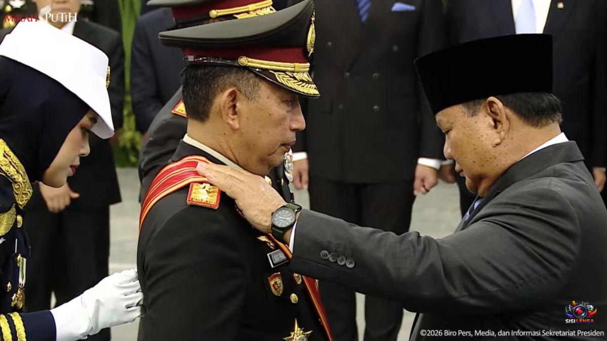 Presiden Prabowo Anugerahkan Bintang Mahaputera kepada Listyo Sigit dan Dedi Prasetyo