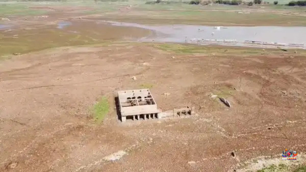 Air Waduk Jatigede Surut Drastis, Bekas Masjid dan Makam Leluhur Bermunculan